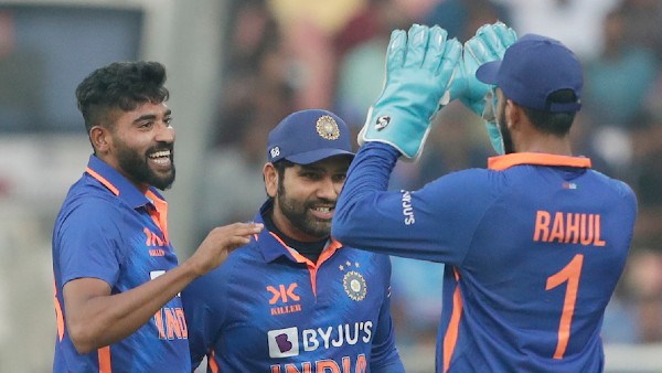 സിറാജിന് കൈയടിക്കണം