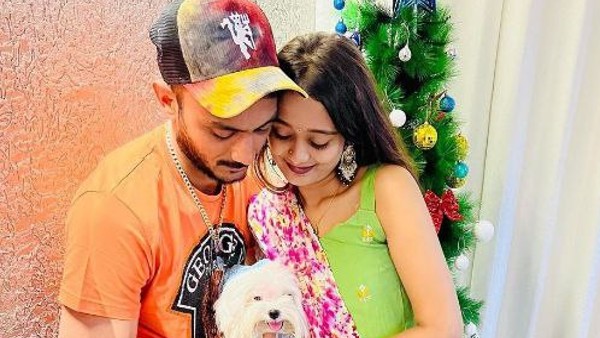 ലണ്ടന്‍ പര്യടനത്തില്‍ അക്ഷറിനൊപ്പം പോയി