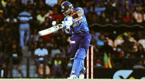 ഷനക വെടിക്കെട്ട്