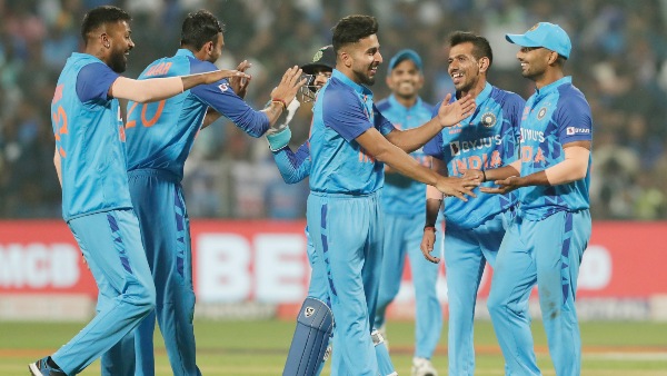 ബൗളിങ് പാളി