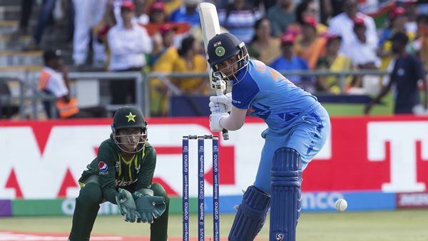 ഏഴാം ഓവറില് ഏഴാം ഓവറില്