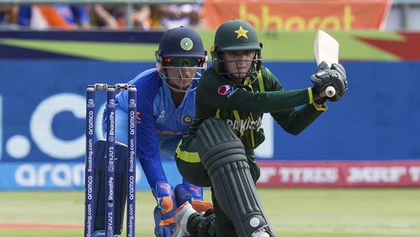 പാകിസ്താന് ഭേദപ്പെട്ട തുടക്കം
