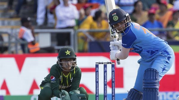 ഇന്ത്യക്ക് ഭേദപ്പെട്ട തുടക്കം