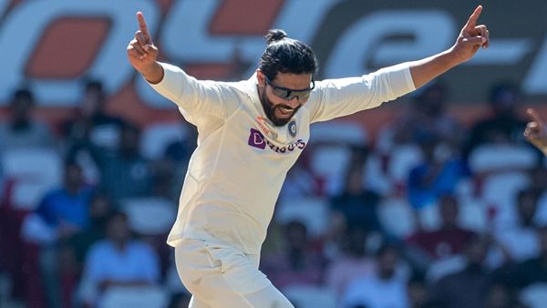 സ്പിന്നര്‍മാര്‍ക്കെതിരേ സ്വീപ്പ് ഷോട്ട്