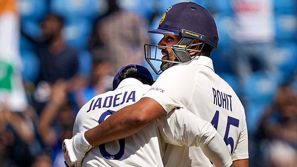 മികച്ച തുടക്കം രോഹിത് മുതലാക്കി മികച്ച തുടക്കം രോഹിത് മുതലാക്കി