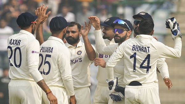 കൂട്ടുകെട്ട് പൊളിച്ച് ജഡേജ