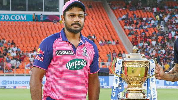 തിരിച്ചുവരവ് റോയല്സിനൊപ്പം? തിരിച്ചുവരവ് റോയല്സിനൊപ്പം?