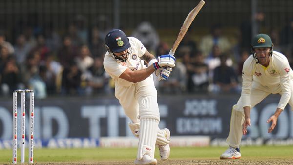 ക്രീസിനു പുറത്തേക്കിറങ്ങി കളിക്കാം