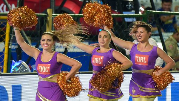 cheer leaders