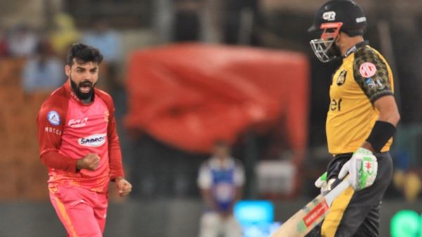 പെഷ്‌വാര്‍ സാല്‍മി മുന്നോട്ട്