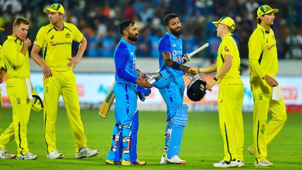 മുന്‍തൂക്കം ഓസീസിന്