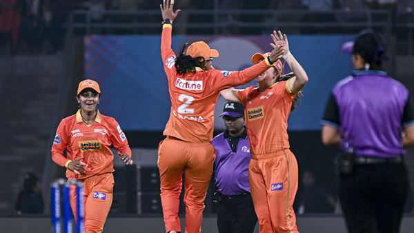 തോറ്റ ടീം ടോസ് നേടി ഫീല്‍ഡ് ചെയ്തു