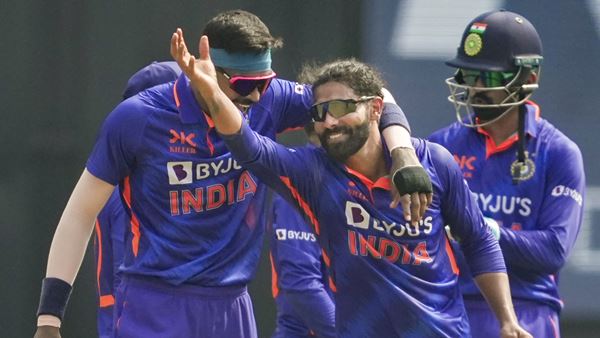 വിക്കറ്റിന് പിന്നിലും മിന്നിച്ചു