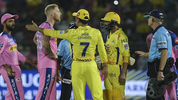 വൈഡും നോബോളും റിവ്യൂ ചെയ്യാം