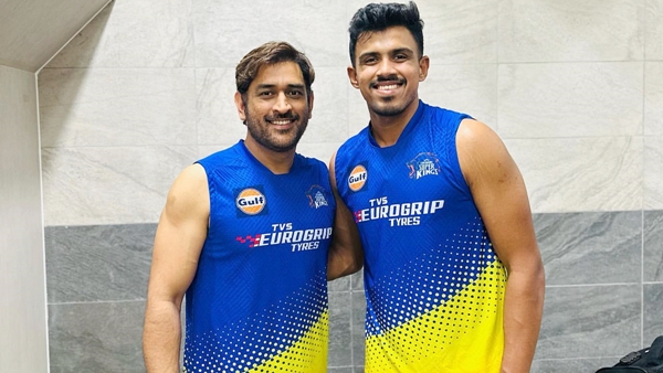 MS DHONI- MAHEESH THEEKSHANA