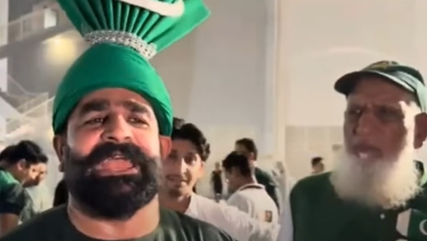 PAKISTAN FANS