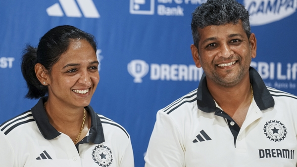 AMOL MUZUMDAR HARMANPREET