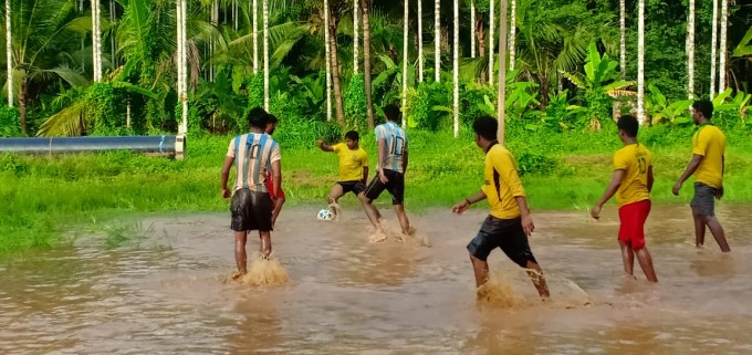 Argentina Fans Beat Brazil Fans By 2 -1 In The Mud Football Match