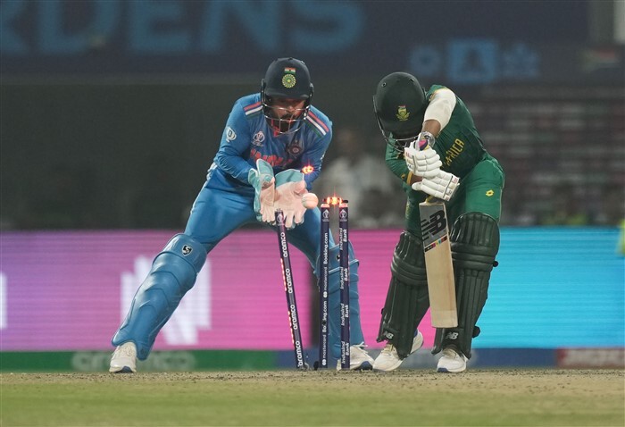 Ravindra Jadeja Flatten South Africa Batting -  India VS South Africa World Cup 2023 Photos (Match 37)