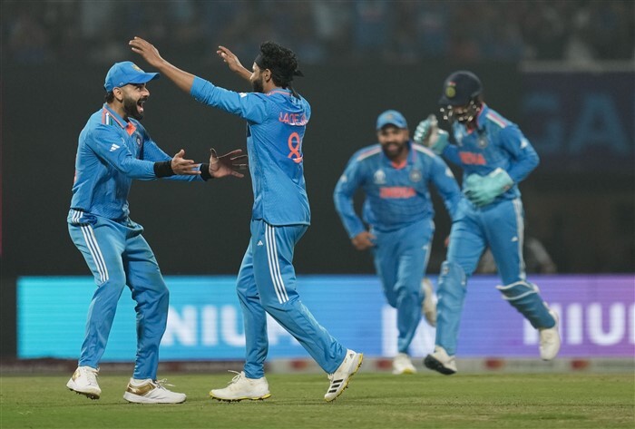 Ravindra Jadeja Flatten South Africa Batting -  India VS South Africa World Cup 2023 Photos (Match 37)