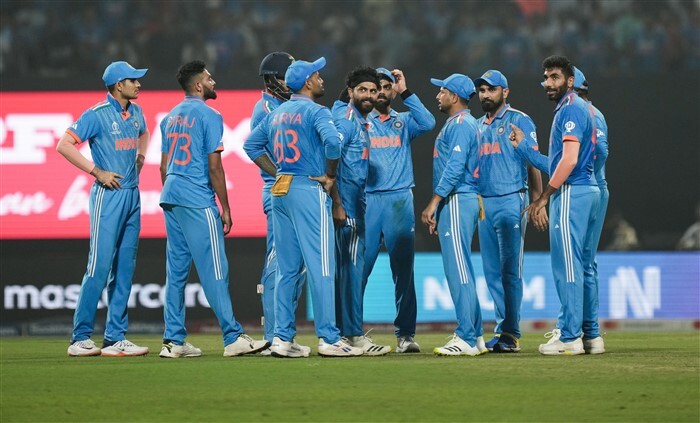Ravindra Jadeja Flatten South Africa Batting -  India VS South Africa World Cup 2023 Photos (Match 37)