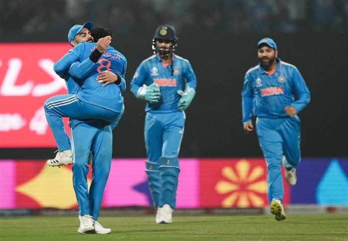 Ravindra Jadeja Flatten South Africa Batting -  India VS South Africa World Cup 2023 Photos (Match 37)