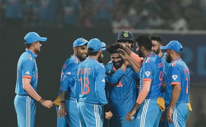 Ravindra Jadeja Flatten South Africa Batting -  India VS South Africa World Cup 2023 Photos (Match 37)
