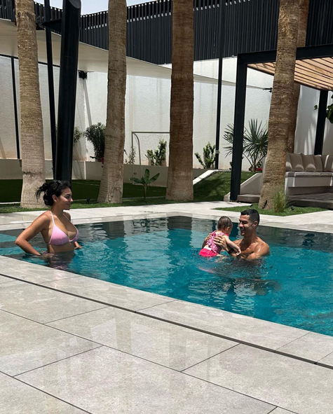 Happy Birthday Cristiano Ronaldo: Top 10 Adorable Family Moments Of The Football Star