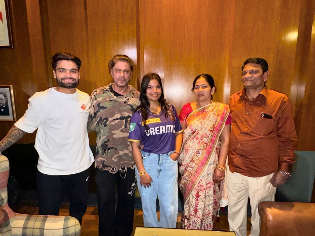 IPL 2024: Shah Rukh Khan Snapped With KKR Players Rinku Singh, Nitish Rana & More See Pics