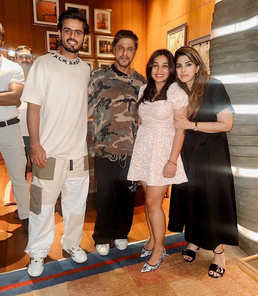 IPL 2024: Shah Rukh Khan Snapped With KKR Players Rinku Singh, Nitish Rana & More See Pics