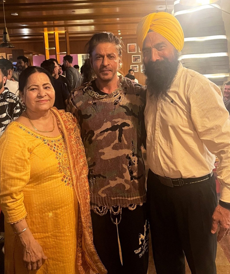 IPL 2024: Shah Rukh Khan Snapped With KKR Players Rinku Singh, Nitish Rana & More See Pics