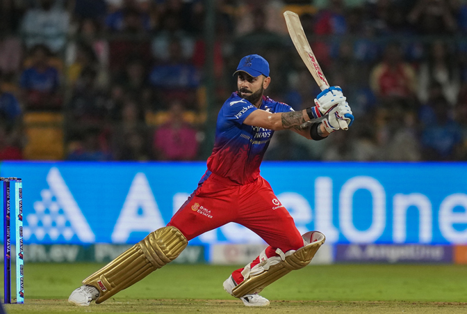 RCB vs PBKS: ಮೈದಾನಕ್ಕೆ ನುಗ್ಗಿ ವಿರಾಟ್ ಕೊಹ್ಲಿ ಕಾಲಿಗೆ ಬಿದ್ದ ಆರ್‌ಸಿಬಿ ಫ್ಯಾನ್; ಆತನ ಹಿನ್ನೆಲೆ ಏನು?
