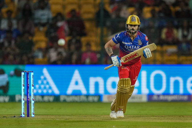 RCB vs PBKS: ಮೈದಾನಕ್ಕೆ ನುಗ್ಗಿ ವಿರಾಟ್ ಕೊಹ್ಲಿ ಕಾಲಿಗೆ ಬಿದ್ದ ಆರ್‌ಸಿಬಿ ಫ್ಯಾನ್; ಆತನ ಹಿನ್ನೆಲೆ ಏನು?