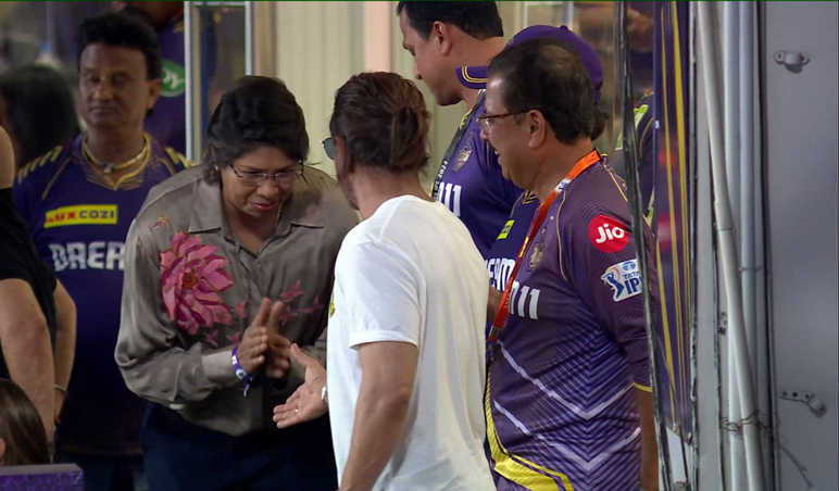 IPL 2024: Shah Rukh Khan & Siddharth Anand Enjoy KKR vs RR, Hugs Renowned Women's Cricketer Jhulan Goswami