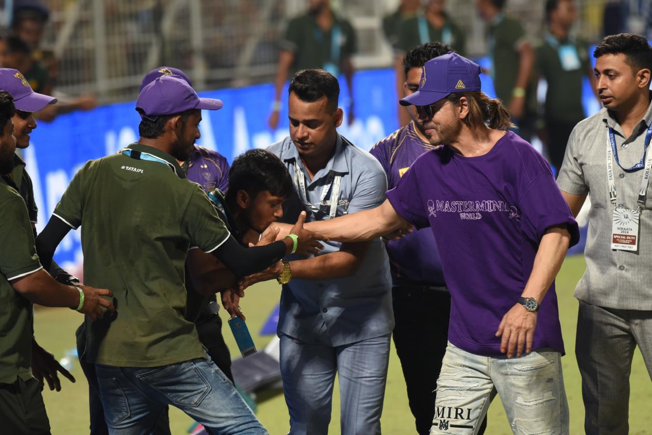 IPL 2024: Shah Rukh Khan Takes Victory Lap With AbRam After KKR Win Against Delhi Capitals