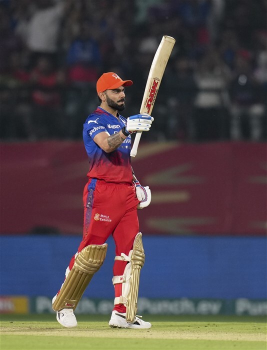 Top 5 Best IPL Seasons For Virat Kohli With Bat