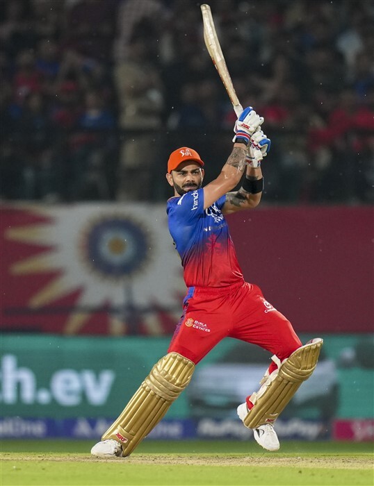 Top 5 Best IPL Seasons For Virat Kohli With Bat