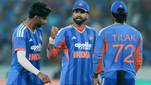 IND vs NZ: 6,4,4 என பறக்கவிட்ட டேரல் மிட்செல்.. பழிவாங்கிய கம்பீர் சிஷ்யன்.. பவர்பிளேவில் அபாரம்
