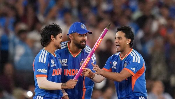 இந்திய அணி டிரிபள் சாதனை படைக்கும்.. ஒரே நேரத்தில் 3 கோப்பை வெல்ல வாய்ப்பு.. இங்கி. வீரர் கணிப்பு