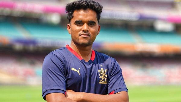 IPL 2026: லாரி டிரைவரின் மகன் ஆர்சிபி அணியில்..  தினேஷ் கார்த்திக்கை கவர்ந்த மங்கேஷ் யாதவ் யார்?