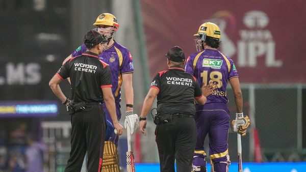 IPL 2026: பேட், ஹெல்மட்டை தூக்கி எறிவதா? ஃபீல்டிங்கை தடுத்ததாக அவுட் வழங்கிய அங்கிரிஷ்க்கு அபராதம்