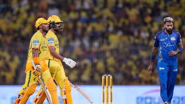 ஐபிஎல் வரலாற்றில் முதல் முறை.. மும்பை இந்தியன்ஸ்க்கு எதிராக சிஎஸ்கே மாபெரும் சாதனை.. யாருமே செய்யல