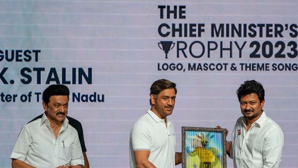 அரசியலில் திமுக, அதிமுக போல்..கிரிக்கெட்டிலும் தோல்வியை தழுவிய சிஎஸ்கே, மும்பை.. ரசிகர்கள் கோபம்