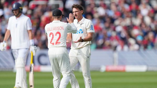 ENG vs NZ: நியூசிலாந்து அணிக்கு 254 ரன்கள் இலக்கு.. இங்கிலாந்து வீரர் எமிலியோ கே சாதனை 50