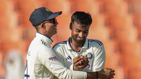 IND vs AFG: பேட்டிங் பிட்சில் கூட இந்த 2 இந்திய பவுலர்களும் சிறப்பாக செயல்படுறாங்க-கவாஸ்கர் பாராட்டு