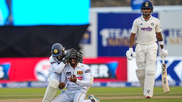 IND vs SL: அதிரடி காட்டிய துருவ் ஜூரல்.. ஸ்பைடர் மேன் போல் பாய்ந்து கேட்ச் பிடித்த இலங்கை கேப்டன்