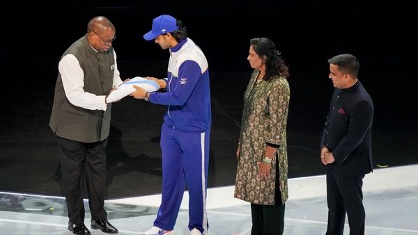 2026 காமன்வெல்த் முடிவில் கொடி இந்தியாவிடம் ஒப்படைக்கப்பட்டது.. 2030-ல் அகமதாபாத் நடத்துகிறது