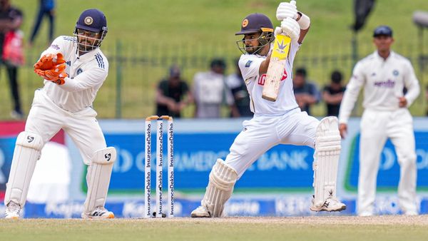 IND vs SL: முதல் பந்தில் தப்பித்த சூரியபந்தரா அடுத்த பந்தில் அவுட்.. சதம் அடிக்கும் வாய்ப்பு மிஸ்