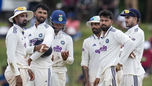 IND vs SL: 2 விக்கெட் எடுத்த சுழற்பந்து வீச்சாளர் சரண்ஷ் ஜெயினை பாராட்டிய சாய்ராஜ் பகுதுலே