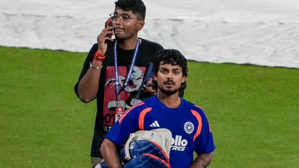 IND vs AFG: இசான் கிஷனுக்கு காயம்.. பேட்டிங் பயிற்சியில் பந்து தாக்கியது.. முதல் டி20-யில் சந்தேகம்